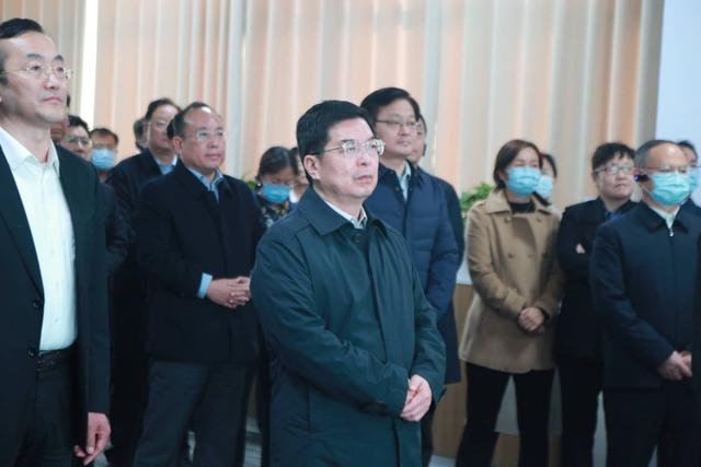 觀摩市中區(qū)中海生物微生物培養(yǎng)基、診斷試劑生產(chǎn)項目。